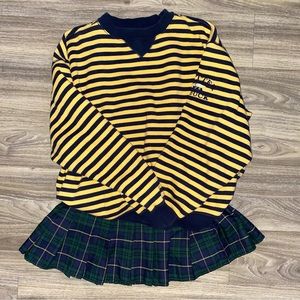 Pleated mini skirt with striped sweatshirt